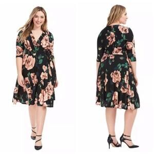 🆕 Unique Vintage Kelsie Wrap Dress Black Floral at Deadly Female Size Small